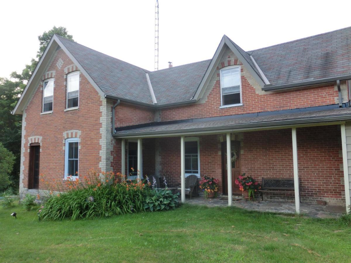 Sawyer'S Creek Bed And Breakfast Algonquin Highlands Exterior photo