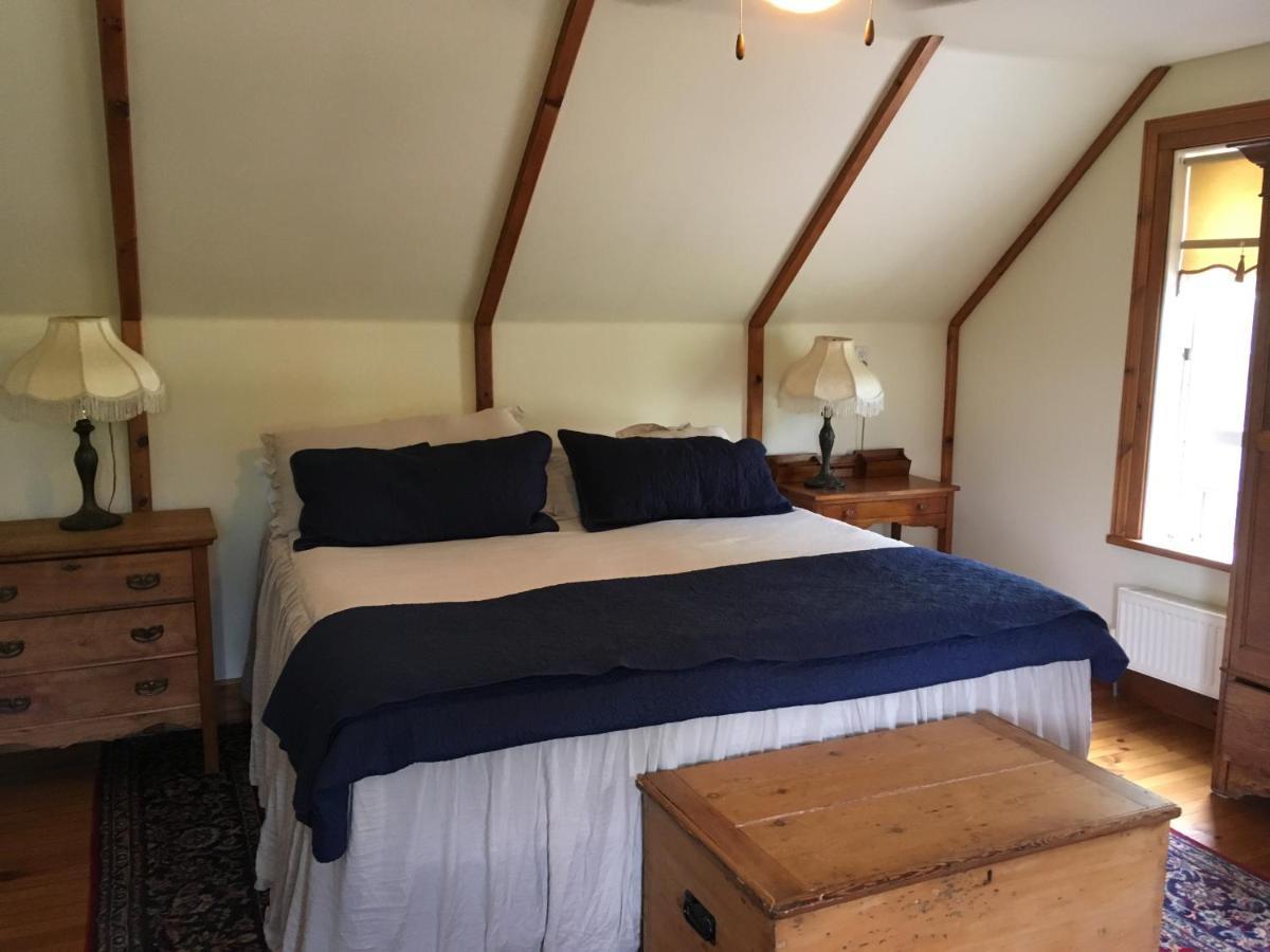 Sawyer'S Creek Bed And Breakfast Algonquin Highlands Exterior photo